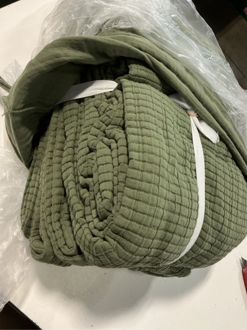 Condition photo showing Good Condition for organic ribbed cotton coverlet set king color olive 