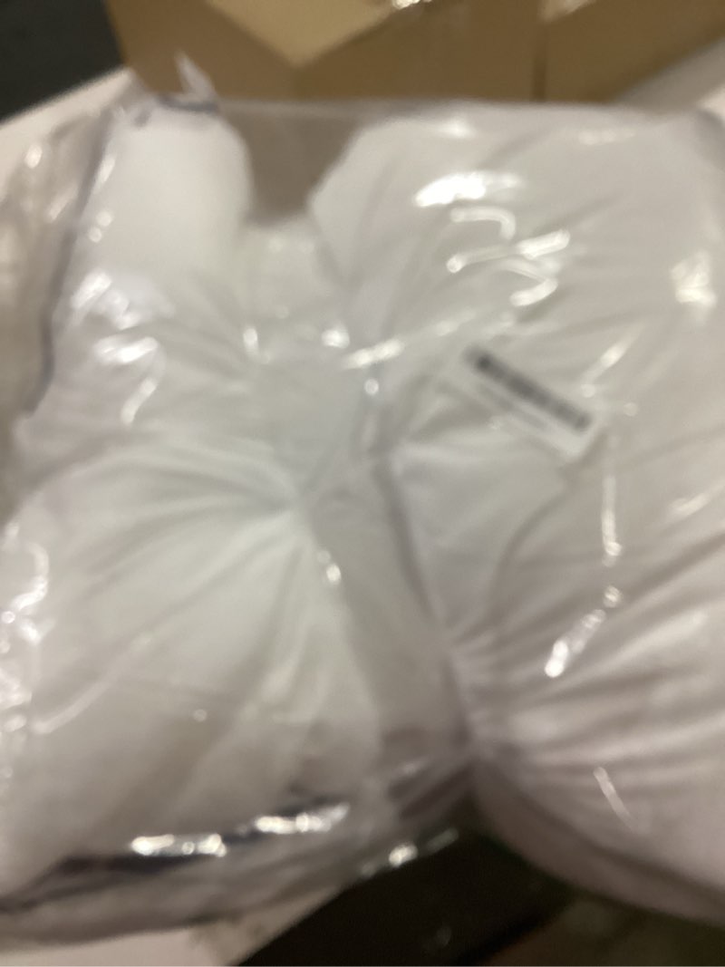 Condition photo showing Good Condition for MIULEE 18x18 Pillow Inserts Set of 2 Throw Pillows 18 Inch Premium Down Alternative Pillow Inserts Decorative Pillow Stuffer for Sofa, Couch (18x18 inch, Set of 2) 2 18x18 Inch