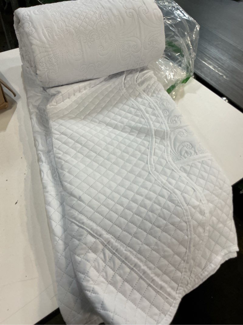 Condition photo showing As Is for madison park corrine king/cal king size quilt bedding set - white, patterned texture – 3 piece bedding quilt coverlets – ultra soft microfiber bed quilts quilted coverlet