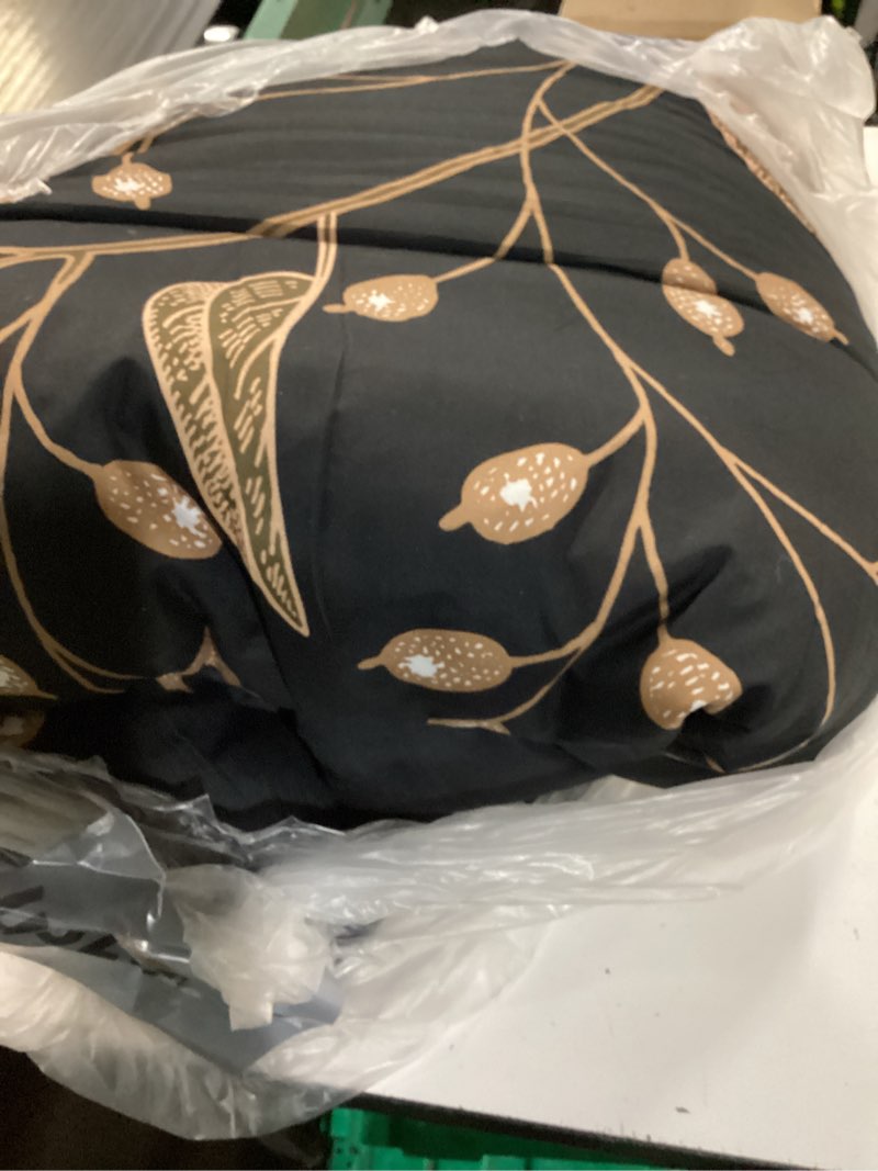 Condition photo showing As Is for ffull size comforter set features white and gold floral prints