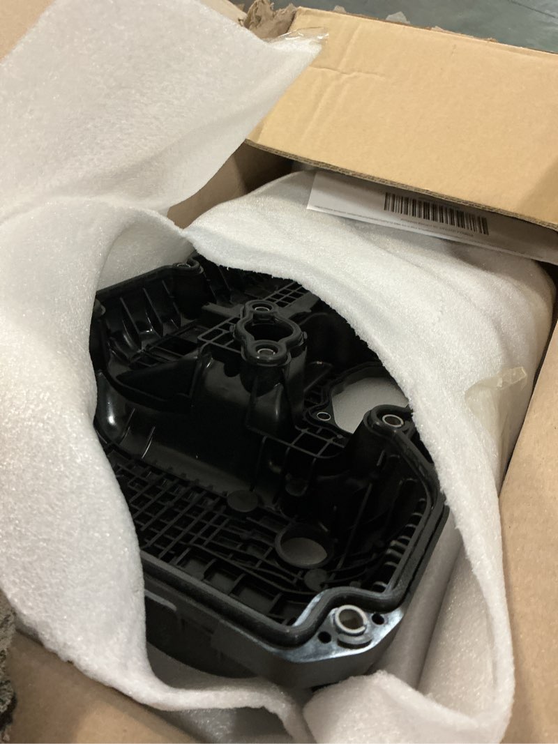 Condition photo showing Good Condition for left engine valve cover assembly for hyundai azera 2015-2017, santa fe 2013-2018, kia sorento 2014-2018, sedona 2015-2018 3.3l