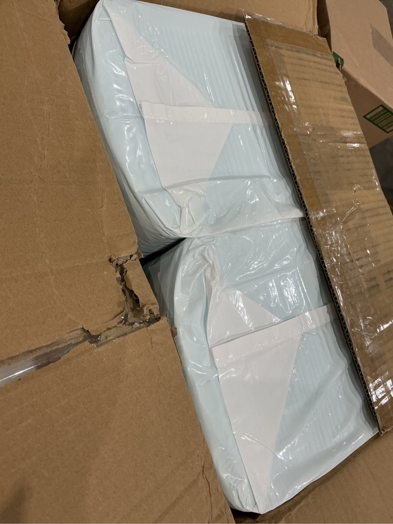 Condition photo showing Good Condition for item similar// best pet supplies xl (36 x 28 inches) puppy pads 100 count - super absorbent dog training pads, quick-dry, odor control, disposable pee pads, leak-proof wee wee pads for indoor dogs – baby blue blue 100 count x-large (36 x 28 inches)