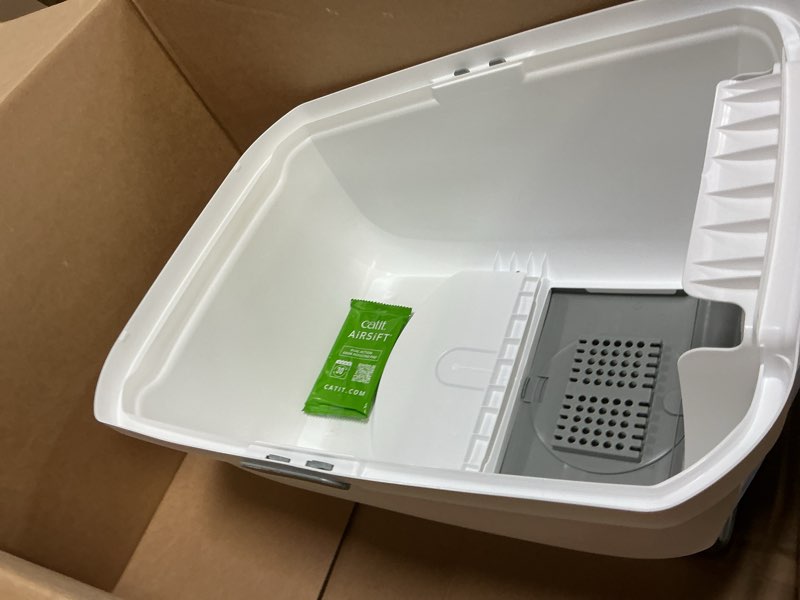 Condition photo showing Good Condition for catit airsift litter pan large – covered cat litter box with dual-action odor control leak preventing design – includes filter pad, easy to clean, reduces litter tracking - 22.4” l x 18.3” h x 15.3” w white/gray large (54.5 x 41.5 x 46 cm)