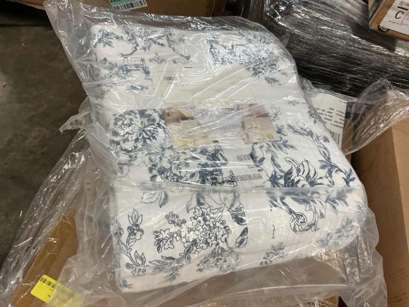 Condition photo showing Good Condition for modern heirloom garden toile reversible cotton quilt set blue king