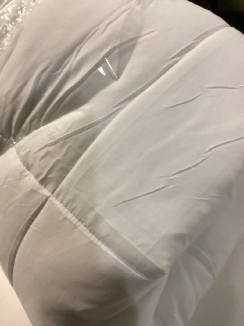 Condition photo showing Good Condition for Bedsure Comforters King Size - Duvet Insert Contrast Down Alternative Comforter Quilted All Season Duvet with 8 Tabs, Machine Washable, Gifts for Women, White, King 90 x 102 Inches King White