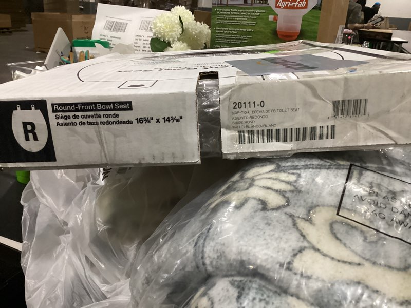 Condition photo showing Good Condition for kohler 20111-0 brevia, slow close toilet seat, round toilet seat, grip-tight bumpers quick-attach hardware, white