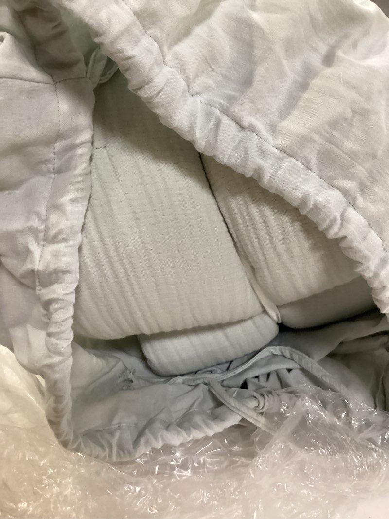 Condition photo showing Good Condition for organic airy gauze dream quilt  size twin