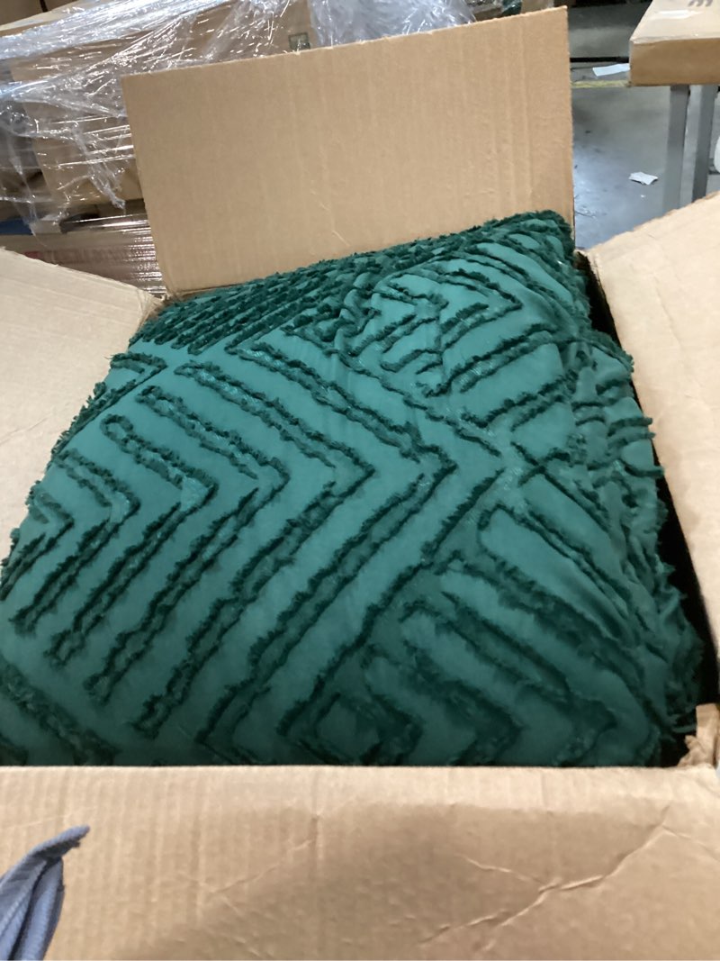 Condition photo showing Good Condition for Andency California King Comforter Set Dark Emerald Green - 7 Pieces Bed in a Bag Cal King Bedding Comforter Sets, Tufted Lightweight Fluffy Bed Set with Comforter, Sheets, Pillowcases & Shams Emerald Green California King (104"x96")