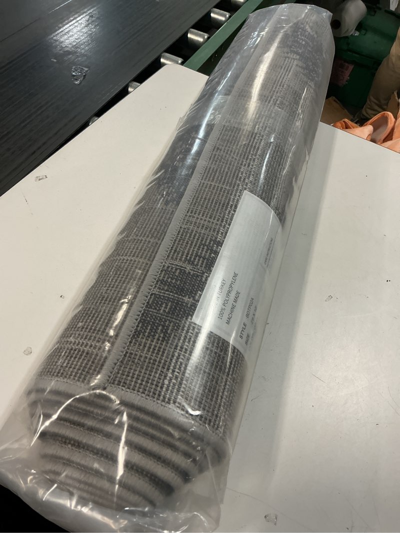 Condition photo showing New/Like New for nuLOOM Thomas Paul Starfish and Striped Runner Rug, 2' 8" x 10', Grey 2'8" x 10' (Rectangular) Grey