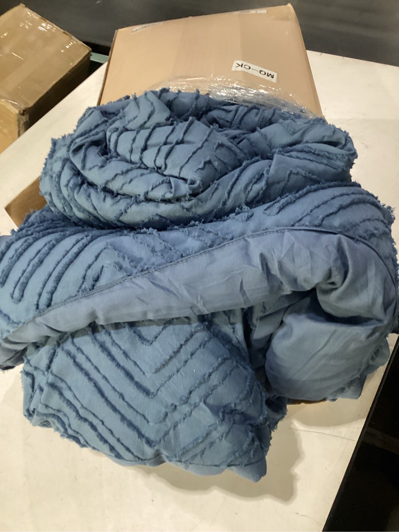 Condition photo showing Good Condition for andency california king comforter set ocean blue - 7 pieces bed in a bag cal king bedding comforter sets, tufted lightweight fluffy bed set with comforter, sheets, pillowcases & shams ocean blue california king (104"x96")
