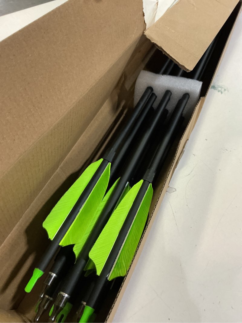 Condition photo showing New/Like New for Archery 31-Inch Carbon Hunting Arrows, Turkey Feather Fletching with Replaceable Points, Targeting Practice Arrows Spine 500 for Recurve Bow, Longbow, Traditional Bow Green