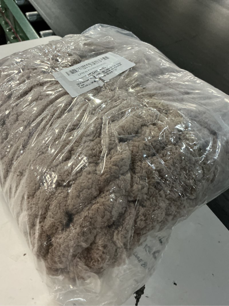 Condition photo showing Good Condition for dexi bathroom rugs 24x36, non slip washable bath mat, luxury chenille super absorbent ultra thick bathmats for shower floor, plush fluffy shaggy carpet for tub, beige 2' x 3' (rectangular) beige