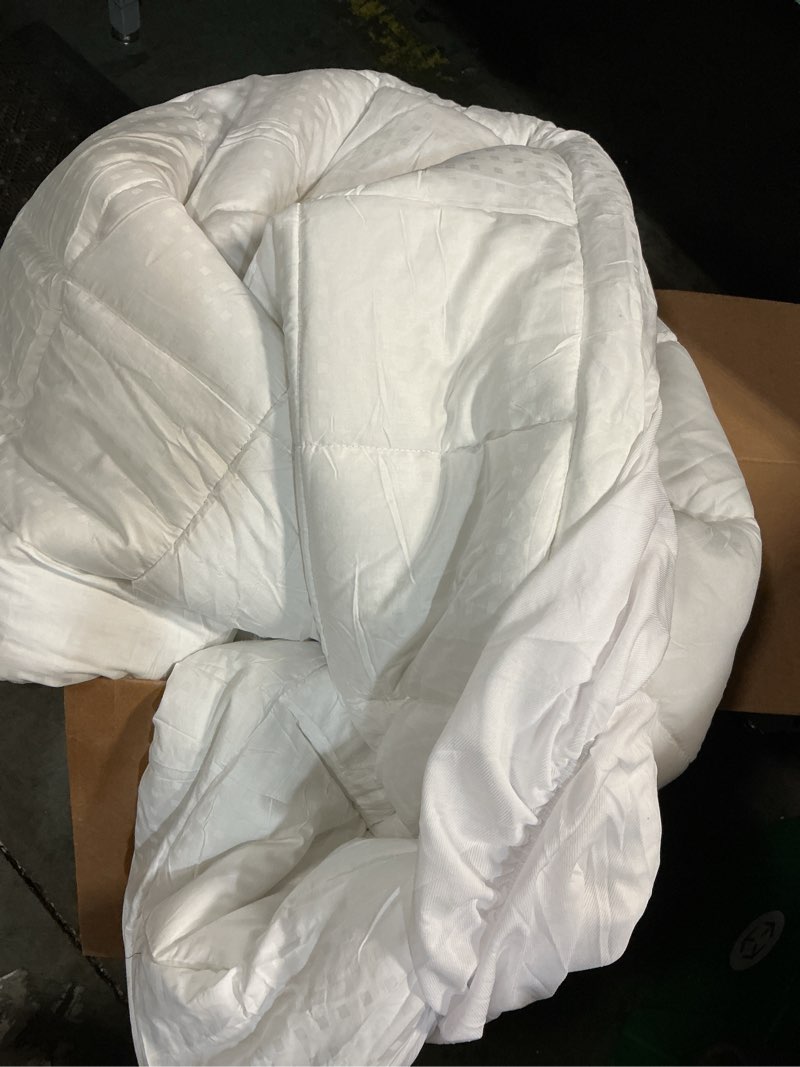 Condition photo showing As Is for hyleory queen mattress pad quilted fitted mattress protector cooling pillow top mattress cover breathable fluffy soft mattress topper with 8-21" deep pocket white queen