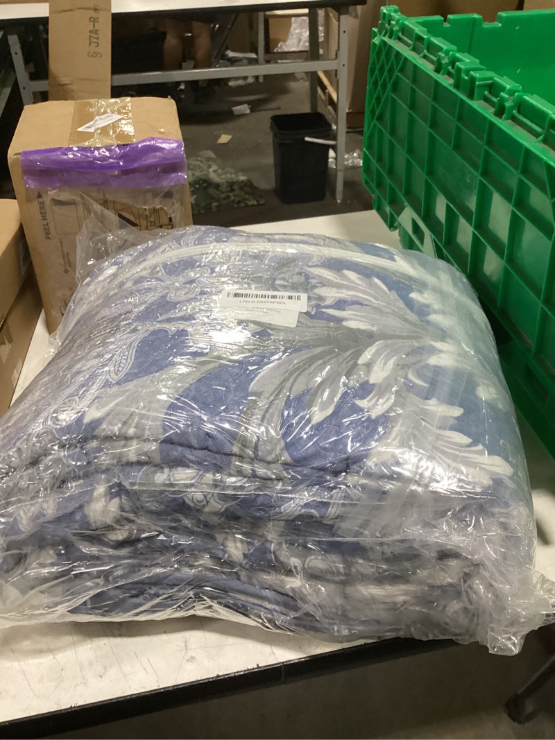 Condition photo showing New/Like New for blue floral king quilt set - 100% cotton farmhouse reversible quilt bedding set - blue and light gray luxury elegant cottage quilts - lightweight bedspreads for all season 3 piece floral/powder blue/light gray king(106"x98")