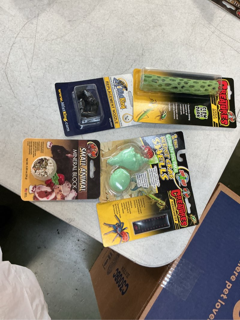 Condition photo showing New/Like New for Assortment of small pet items, miscellaneous small, variety of multiple pieces. 5 Pieces. 