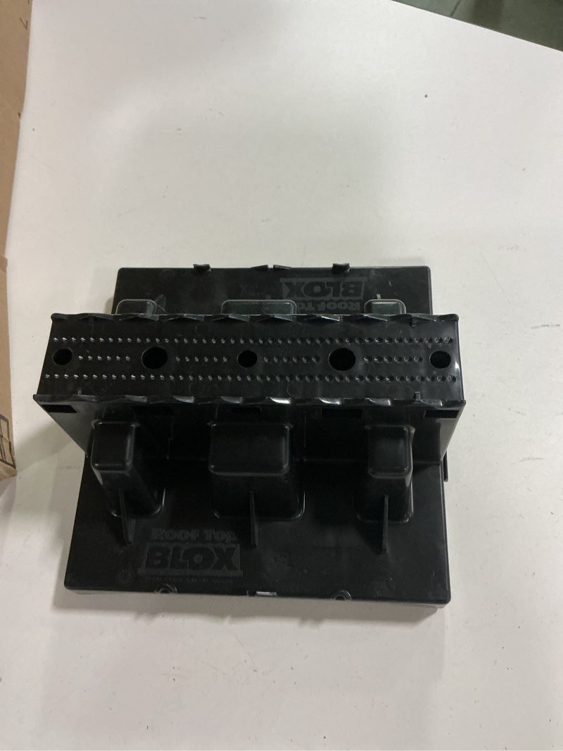 Condition photo showing Good Condition for Roof Top Blox RTB01 Polypropylene Rooftop Support Block for All Flat Commercial Roofs, 9" x 9", 250 lb. Load at Single Point, Black, 8 Pack Roof Top Blox Rooftop Support Block