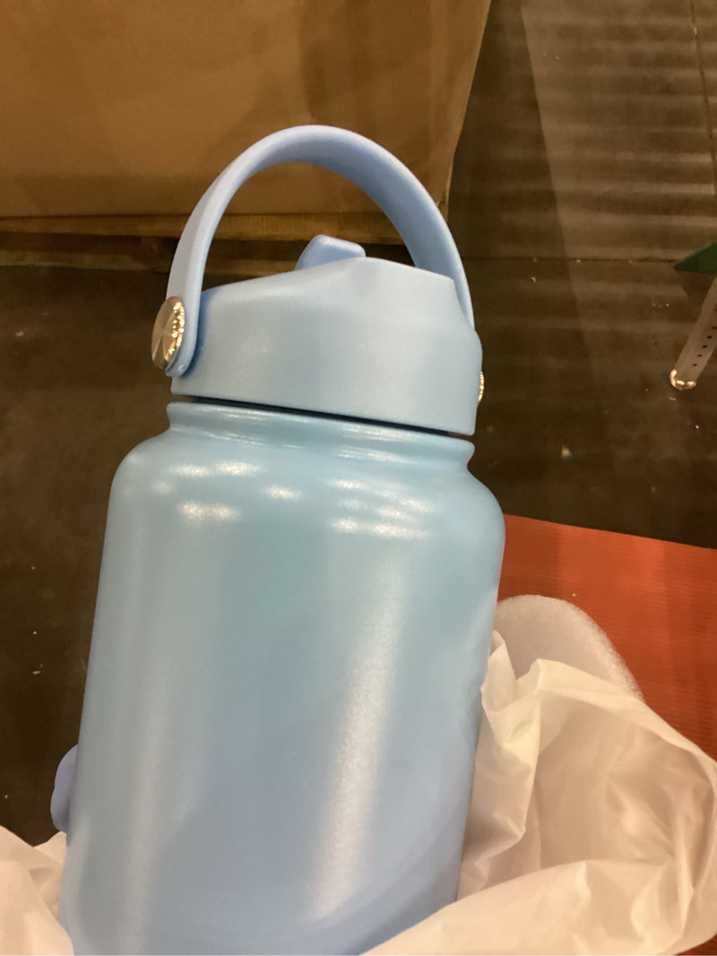 Condition photo showing Good Condition for HYDRA FLASK Double Walled Insulated Water Bottle with Straw - 32 oz BPA Free Stainless Steel Water Bottle with Leak Proof Lid for Gym, Sports, Travel, & School, Keep Cold for 24H & Hot for 12H Green 32 Ounces