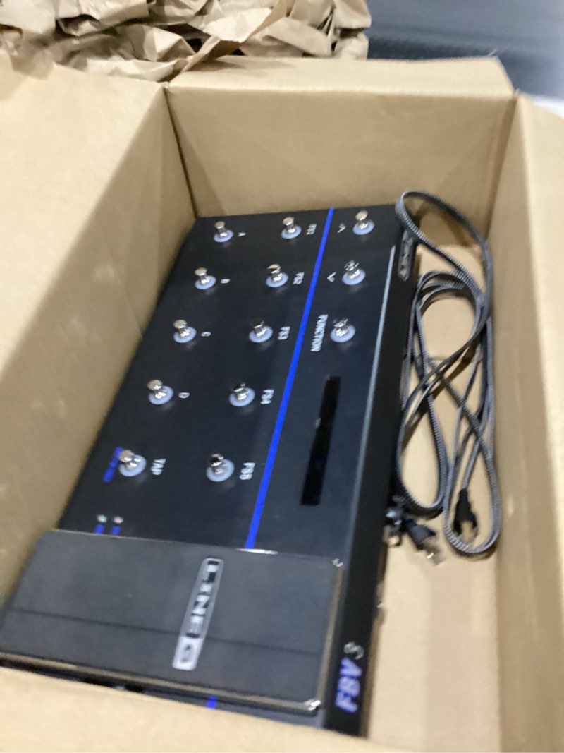 Condition photo showing New/Like New for Line 6 FBV 3 Pedalboard