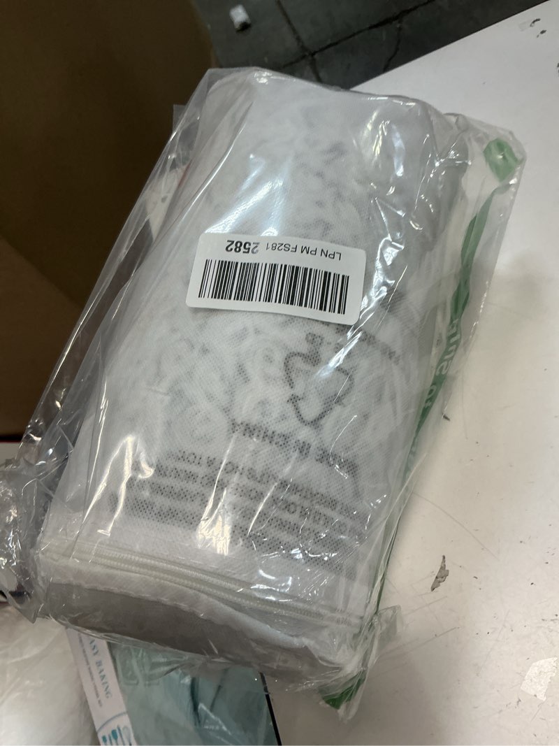 Condition photo showing Good Condition for POCBLUE Deluxe Washable Dog Bed for Small Dogs Dog Crate Mat 23 Inch Comfy Fluffy Kennel Pad Anti-Slip for Dogs Up to 25 lbs, 23" x 17", Grey 23.0"L x 17.0"W x 3.5"Th Grey