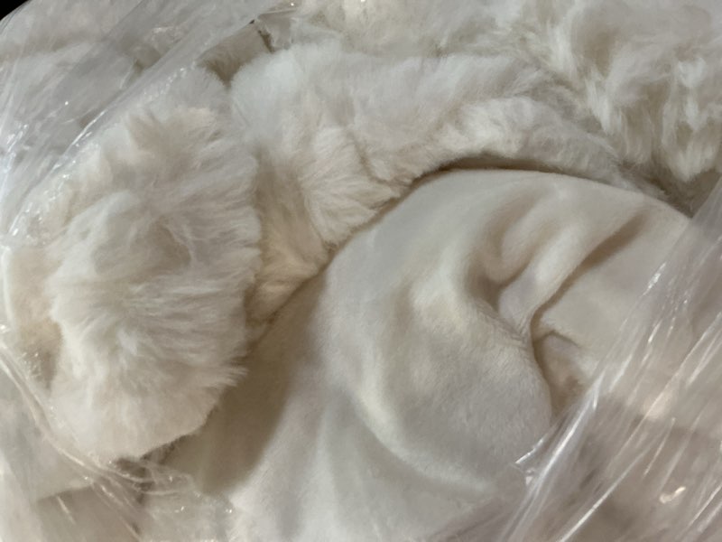 Condition photo showing Good Condition for ruched faux fur throw, 60x80, snow