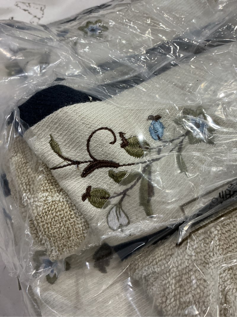 Condition photo showing As Is for madison park serene 100% cotton bath towel set luxurious floral decorative towels for bathroom embroidered cotton jacquard design soft highly absorbent for shower 600 gsm, multi-sizes, navy 6 piece navy towel