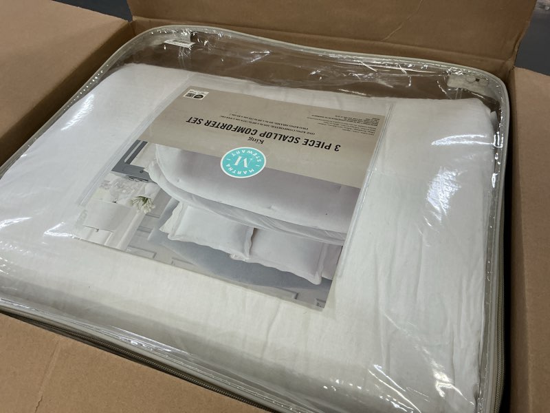 Condition photo showing Good Condition for Martha Stewart - King Comforter Set, Crisp & Smooth Bedding with a Cotton Percale Lightweight Feel, Reversible 3 Piece Bed Set with Matching Pillowcases (Simple Scallop Pink) King Simple Scallop Pink