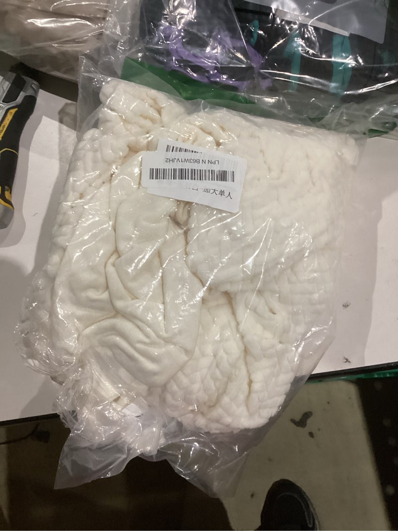 Condition photo showing Good Condition for couch cushion covers for sofa couch covers wear-resistant universal sofa cover washable stretch for sectional slipcovers (texture-cream white,large single seat cover) texture-cream white large single seat cover