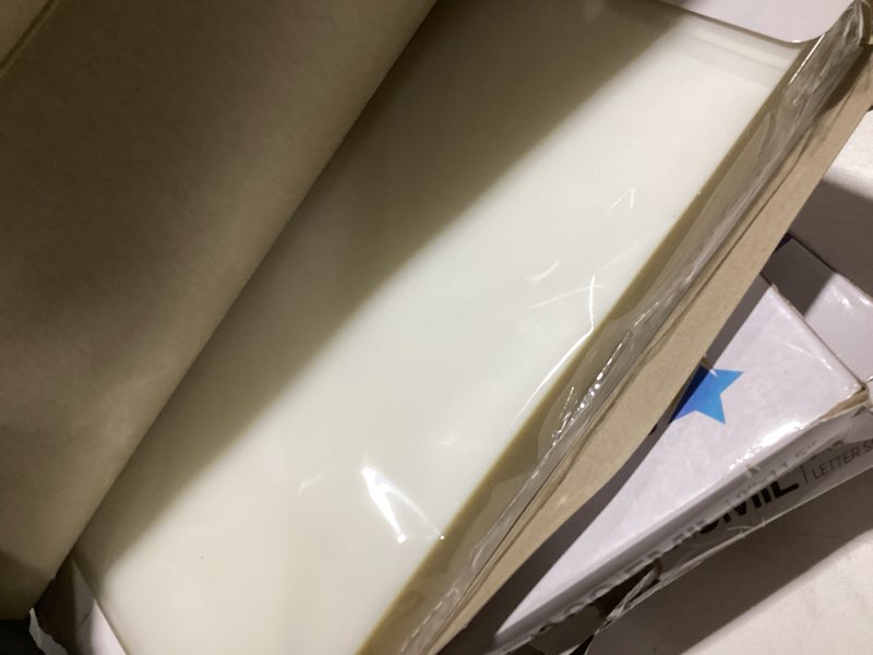 Condition photo showing Good Condition for thermal laminating pouches 9"x11.5" inches, 5mil 100pack, clear, letter size 5mil 100pk