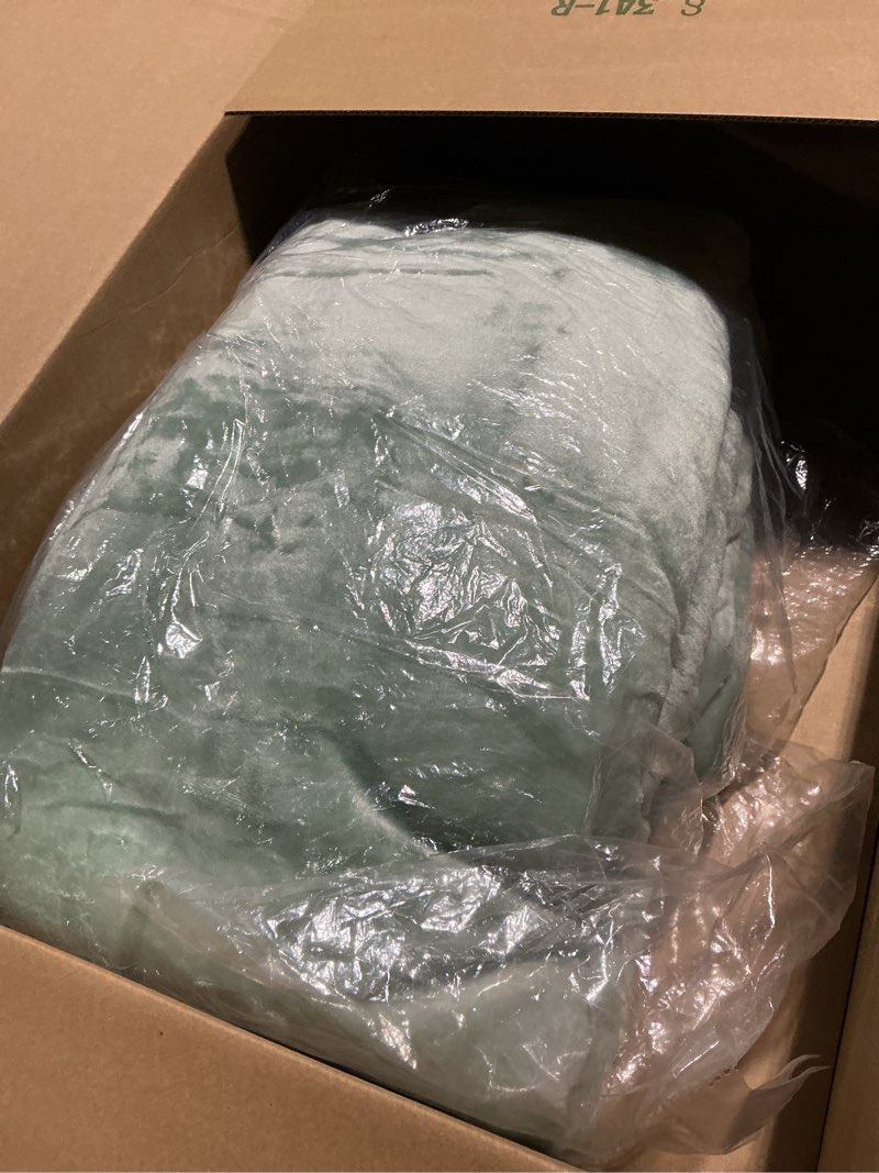 Condition photo showing Good Condition for Bedsure GentleSoft Sherpa Fleece Blanket Queen Size for Bed, Non-Heated, Thick and Warm Throw for Women and Men, Soft Fuzzy Plush Queen Blanket for Winter, Sage Green, 90x90 Inches Queen (90" x 90") 04 - Sage Green