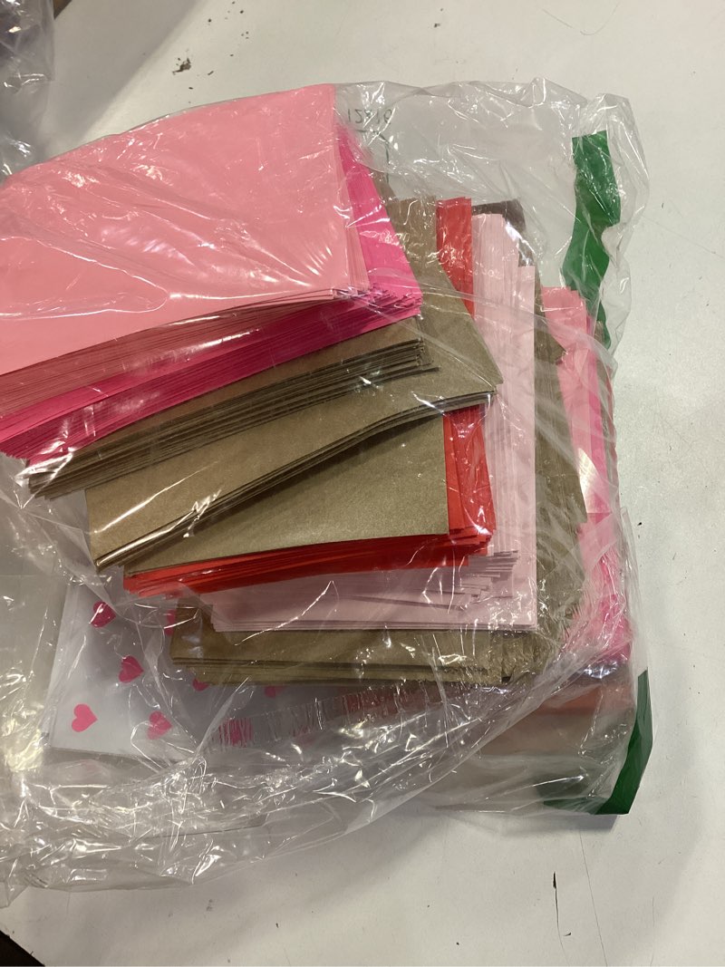 Condition photo showing Good Condition for American Greetings Bulk Blank Cards with Envelopes, Pink Heart Stationery (200-Count) red, pink, white, kraft 200-Count (Pack of 1)