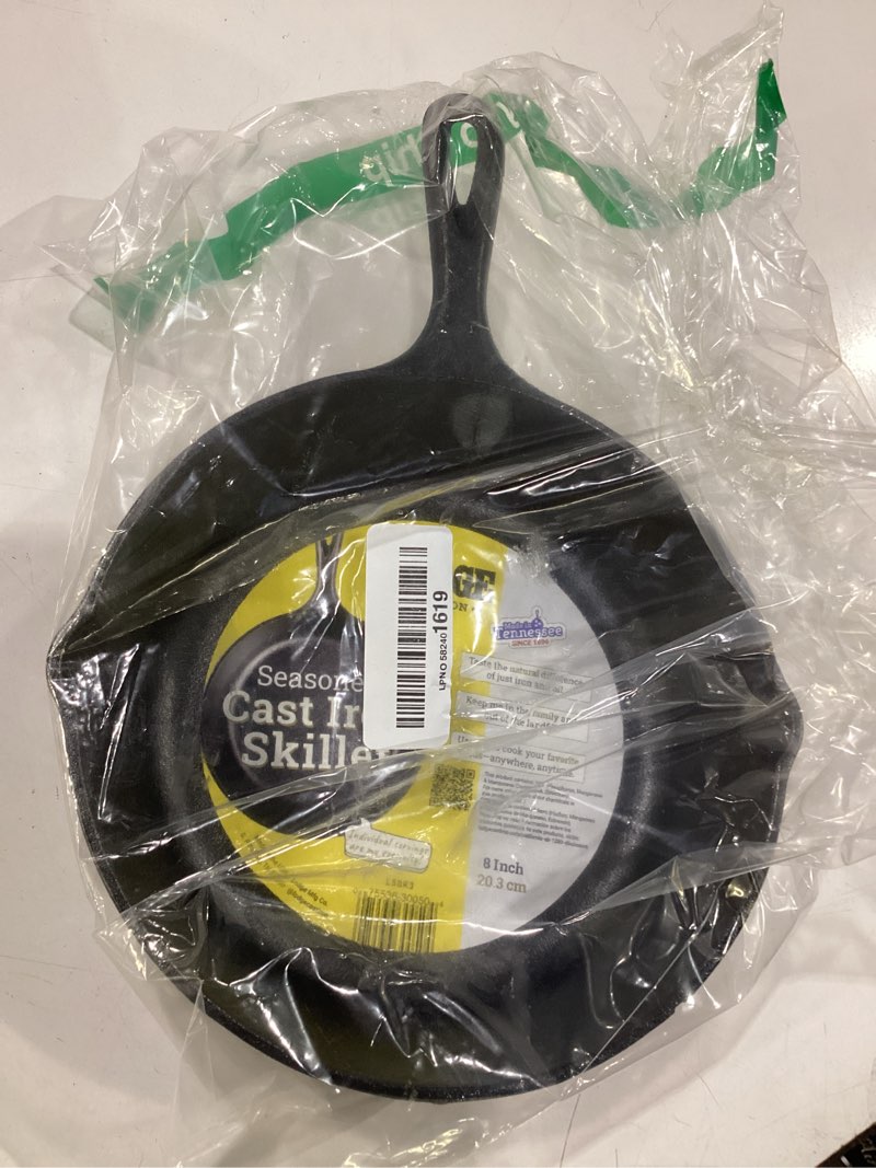 Condition photo showing New/Like New for lodge fba_ cast iron, 8-inch 8 inch (1 count)