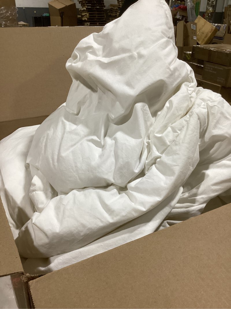 Condition photo showing As Is for Utopia Bedding Fleece Blanket Twin Size White 300GSM Luxury Anti-Static Fuzzy Soft Microfiber Bed Blanket (60x80 Inch) Twin (60x80 Inch) White