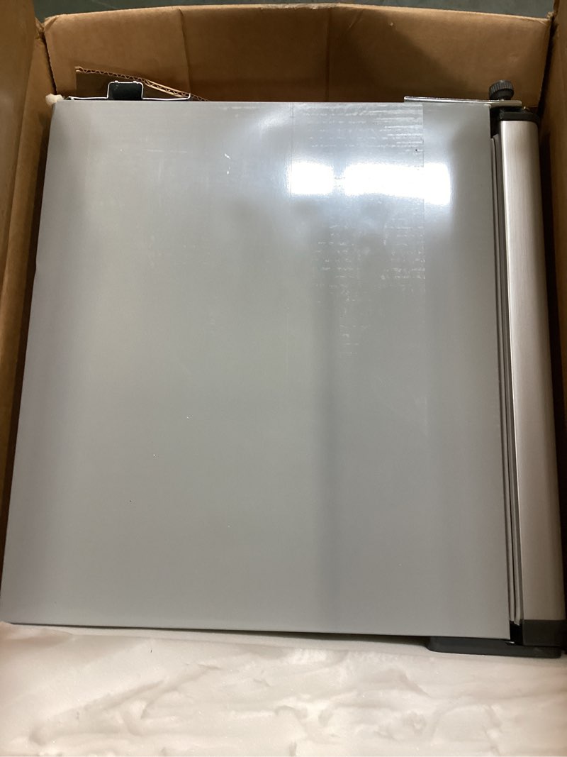 https://lotting-media.assets.bidfta.com/lotting_9d8dd6e9-20f9-4c9c-8ab8-8f3055162dc9