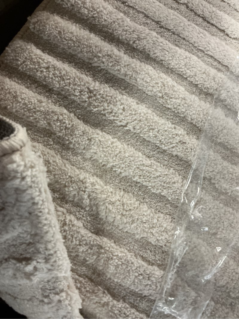 Condition photo showing Good Condition for pauwer 8x10 washable area rugs for living room modern beige solid color soft fluffy rugs for bedroom non slip boho accent indoor mat floor carpet cover for kids room dining room kitchen office 8'x10' beige