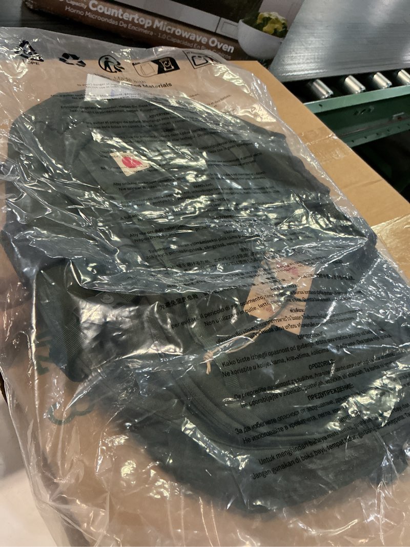 Condition photo showing Good Condition for fjällräven skule 28 backpack - deep forest one size deep forest