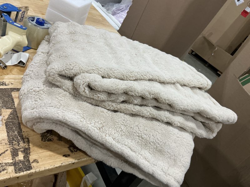 Condition photo showing Good Condition for bedsure linen throw blanket - gentlesoft lightweight fleece, summer comforter alternative for couch