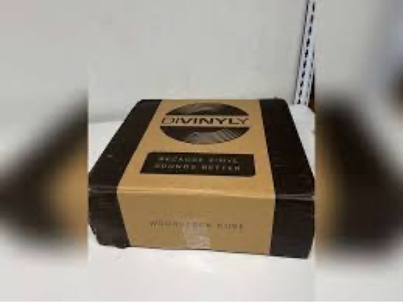 Divinyly woodstock cube