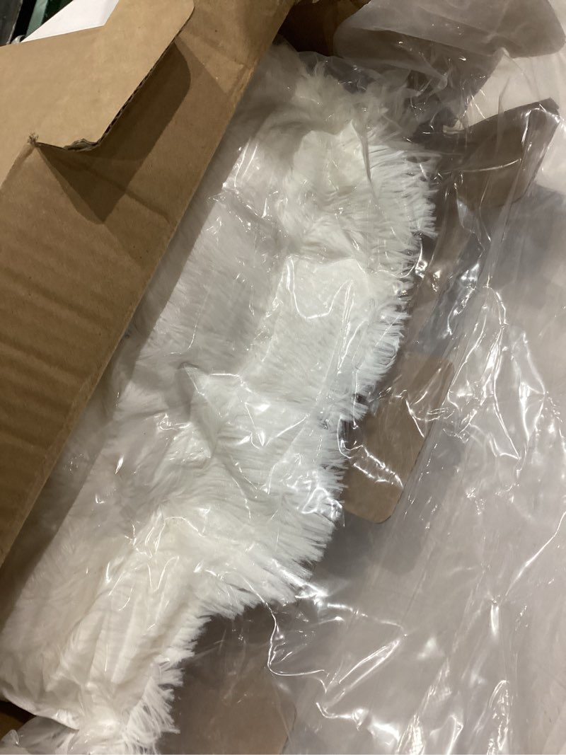 Condition photo showing Good Condition for EMME Luxury White Fuzzy Duvet Cover Set King Size 3 Pieces Fluffy Comforter Cover Set for King Bed Shaggy and Plush Soft Bedding Duvet Covers (White, King) 01-furry-white King/Cal. King
