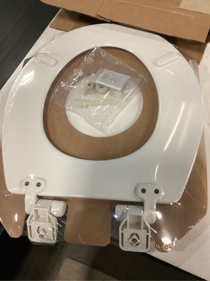 Condition photo showing New/Like New for mayfair linden slow close toilet seat, non slip heavy duty wood, easy install, round, white round traditional hinge