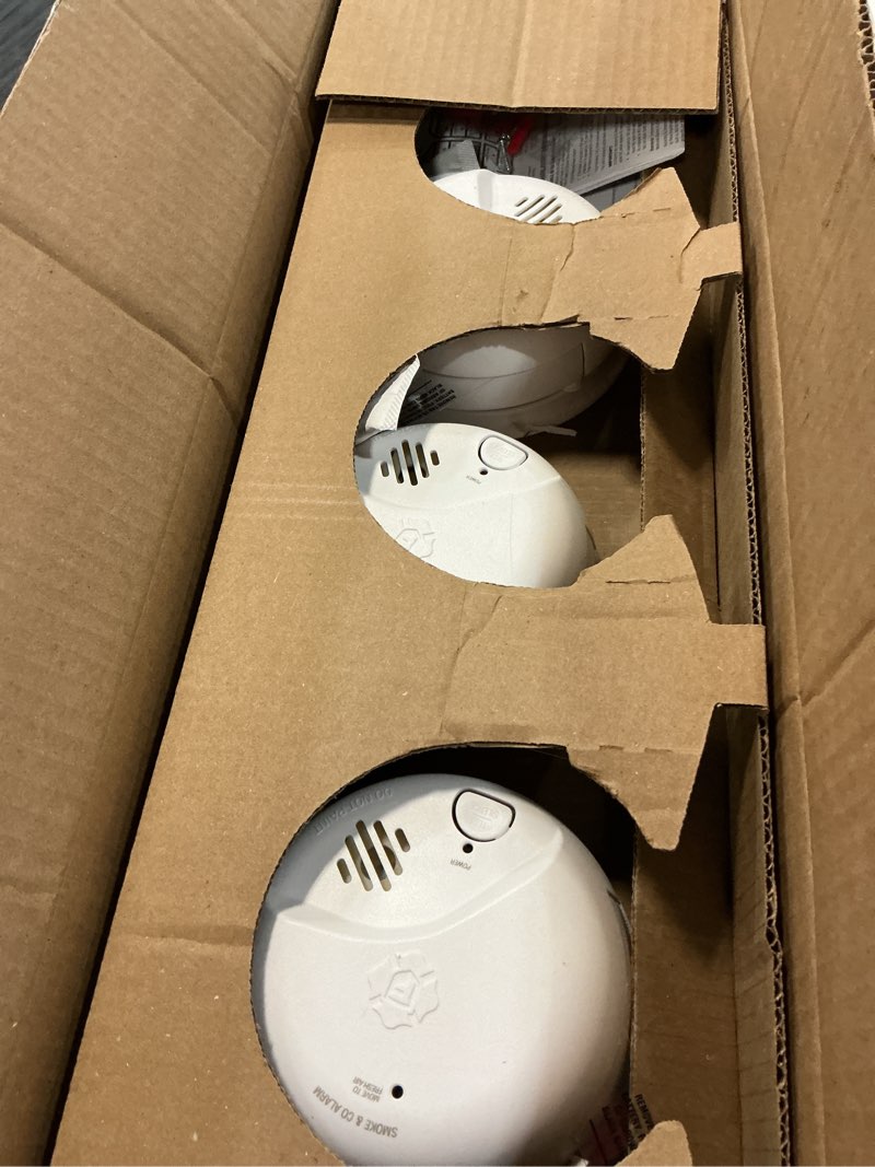 Condition photo showing Good Condition for first alert smico100-ac interconnect hardwire combination smoke & carbon monoxide alarm with battery backup - 3 pack 3-pack precision detection smico100-ac