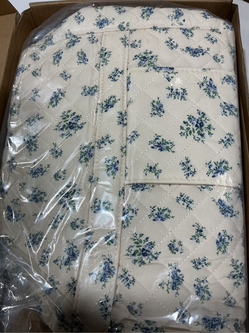 Condition photo showing New/Like New for gym bag for women, cute duffle bag, quilted duffle bag for travel, floral duffle bags, weekend bag with zipper pocket dance bag organizer a-blue flower