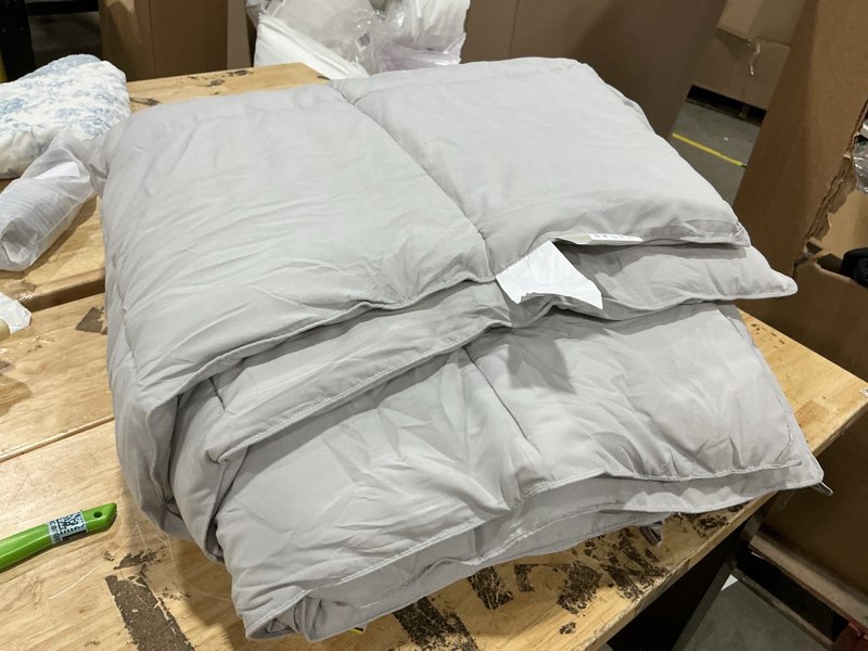 Condition photo showing Good Condition for cohome premium queen size comforter, all-season quilted down alternative duvet insert, luxury hotel gentlesoft comforter with anti-clump tech & 8 tabs - reversible - light grey 88 x88 inches queen light grey