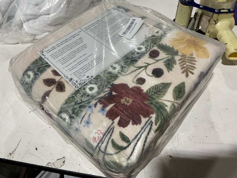 Condition photo showing New/Like New for floral area rugs 4x6 washable living room bedroom carpet - vintage boho thin non-slip soft low pile floor mat indoor home decor for dining room playroom farmhouse, beige/green/multi beige/green/multi 4' x 6' (rectangular)