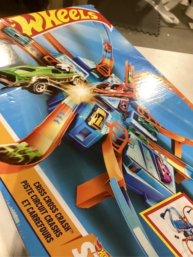 Condition photo showing Good Condition for Hot Wheels Track Set with 1:64 Scale Toy Car, 4 Intersections for Crashing, Powered by a Motorized Booster, Criss-Cross Crash Track (Amazon Exclusive) Crash Set