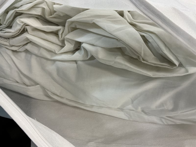 Condition photo showing Good Condition for lightweight premium down comforter, king/cal king, down