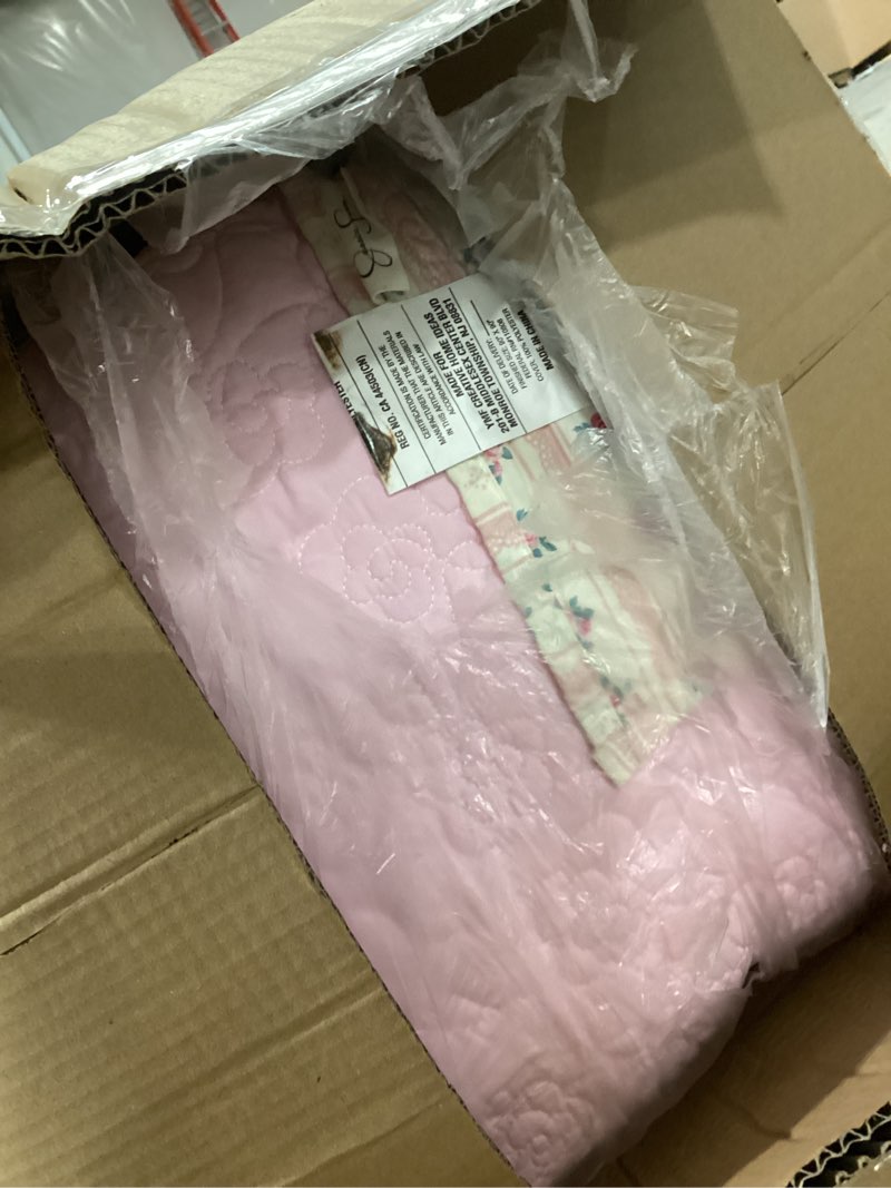 Condition photo showing As Is for jessica simpson floral hazel cherry blossom pink 3-piece quilt set, full/queen hazel pink full/queen