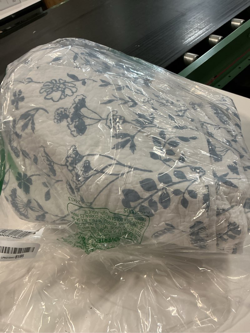 Condition photo showing Good Condition for misty blue queen quilt set - 100% cotton quilts, queen quilt bedding set, farmhouse floral quilt, lightweight bedspread coverlet for all seasons, 3 piece, 90"x98" misty blue/white/floral queen (90"x98")