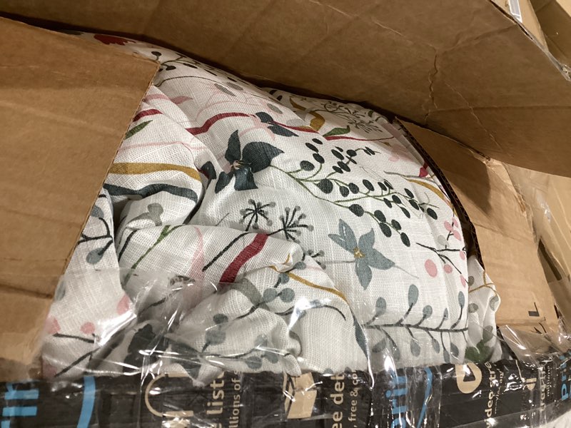Condition photo showing Good Condition for Botanical Cotton Comforter Queen Size - Lake Green Comforter with Dusky Blue & Warm Rust Leaves on Ivory,Reversible Lightweight Bedding Sets 3Pcs(Polka Dot)