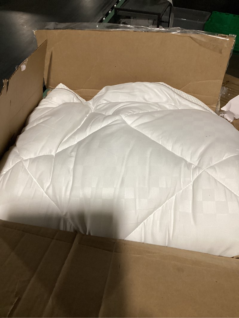 Condition photo showing Good Condition for Similar to CozyLux Queen Comforter Set Black - 7 Pieces Bed in a Bag Queen, All Season Soft Bedding Set, Oeko-Tex Certified Bed Set with Down Alternative Comforter, Sheets, Pillowcases & Pillow Shams Black Queen