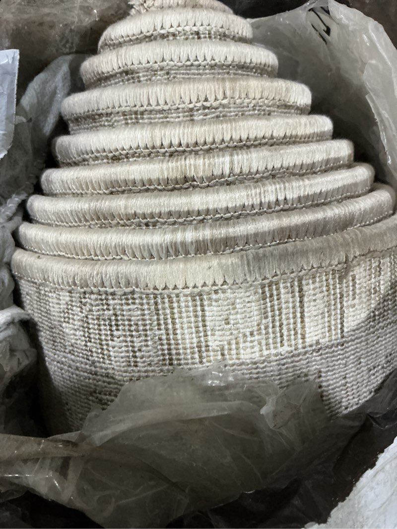 Condition photo showing Good Condition for loloi amber lewis honora collection hon-01 ivory/natural 6'-7" x 9'-2" area rug ivory / natural 6'7" x 9'2" (rectangular)